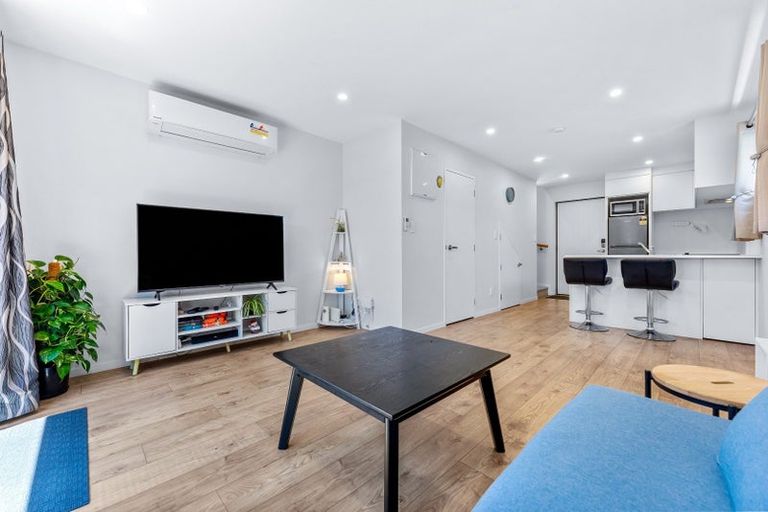 Photo of property in 5/36 Kaipatiki Road, Glenfield, Auckland, 0629