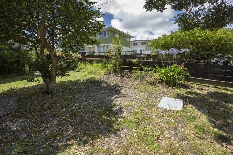 Photo of property in 2/81 West Coast Road, Glen Eden, Auckland, 0602