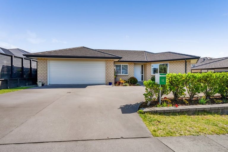 Photo of property in 12 Oakmont Crescent, Waiwhakaiho, New Plymouth, 4312