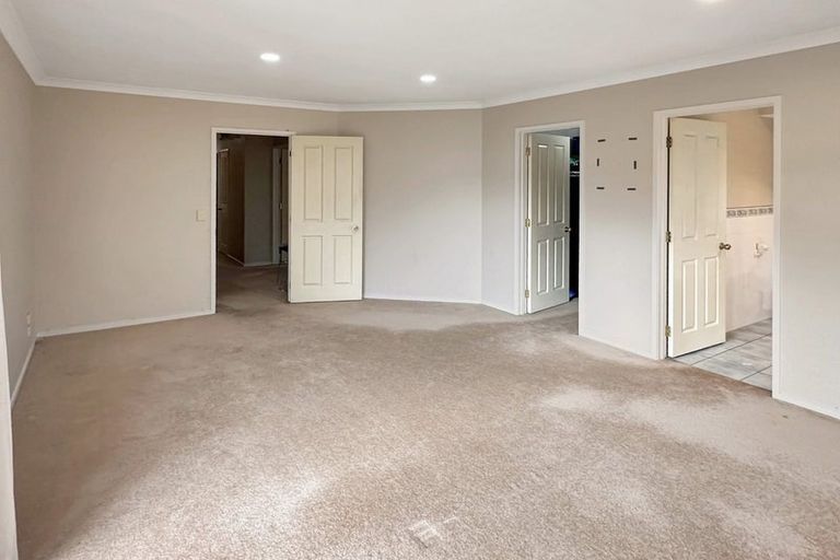 Photo of property in 35 Parkhaven Drive, Rosehill, Papakura, 2113