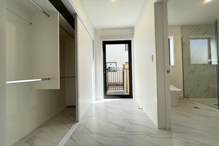 Photo of property in 2/232 Marine Parade, New Brighton, Christchurch, 8061