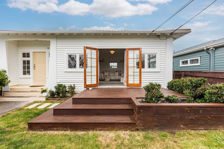 Photo of property in 10 Chelsea Street, Miramar, Wellington, 6022