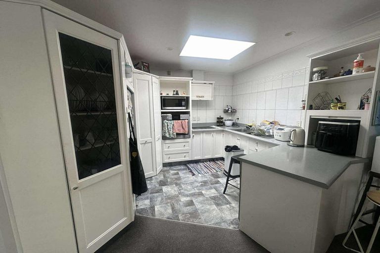 Photo of property in 22 Saint Ronans Avenue, Waterloo, Lower Hutt, 5011