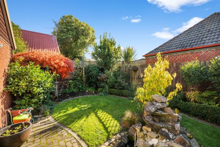 Photo of property in 2/6 Cricklewood Place, Avonhead, Christchurch, 8042