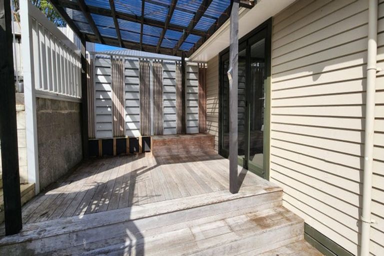 Photo of property in 57 Awanui Street, Merrilands, New Plymouth, 4312