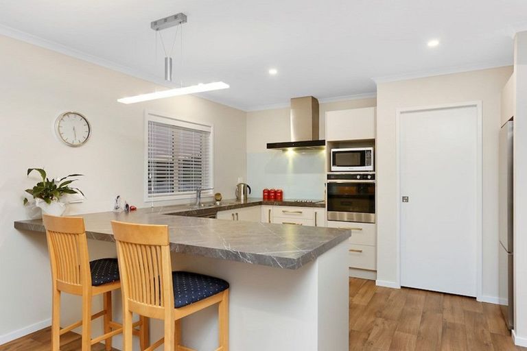 Photo of property in 38 Roberts Road, Matakatia, Whangaparaoa, 0930