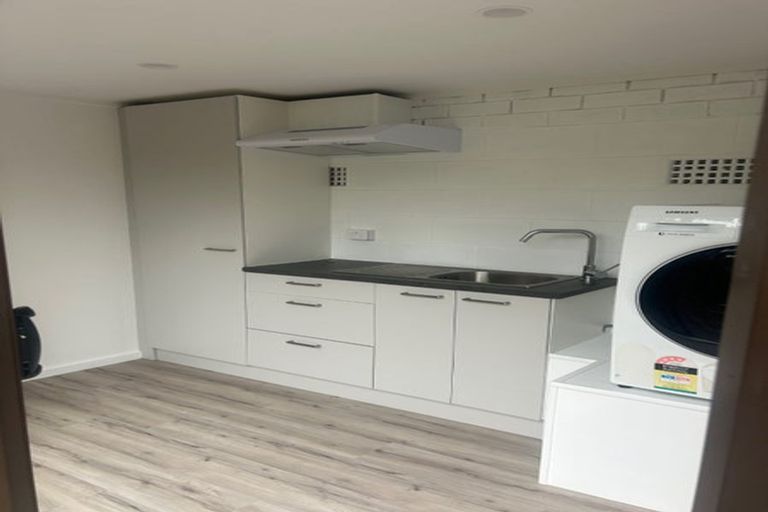 Photo of property in 33 Sunnyview Avenue, Shelly Park, Auckland, 2014