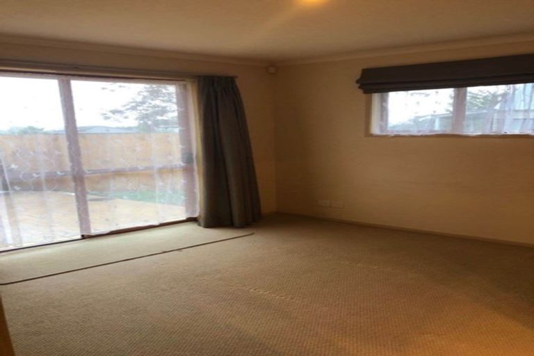 Photo of property in 17a Lesa Annis Place, Henderson, Auckland, 0612
