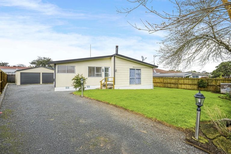 Photo of property in 13 Helms Place, Manurewa, Auckland, 2102