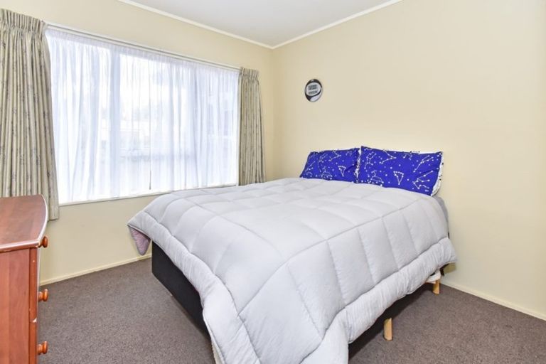 Photo of property in 2/13 Bunnythorpe Road, Papakura, 2110