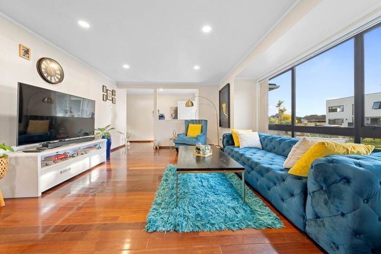 Photo of property in 7 Mark Edward Drive, Half Moon Bay, Auckland, 2012