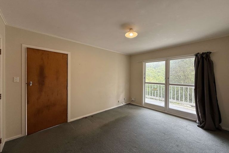 Photo of property in 15a Rakeiora Grove, Korokoro, Lower Hutt, 5012