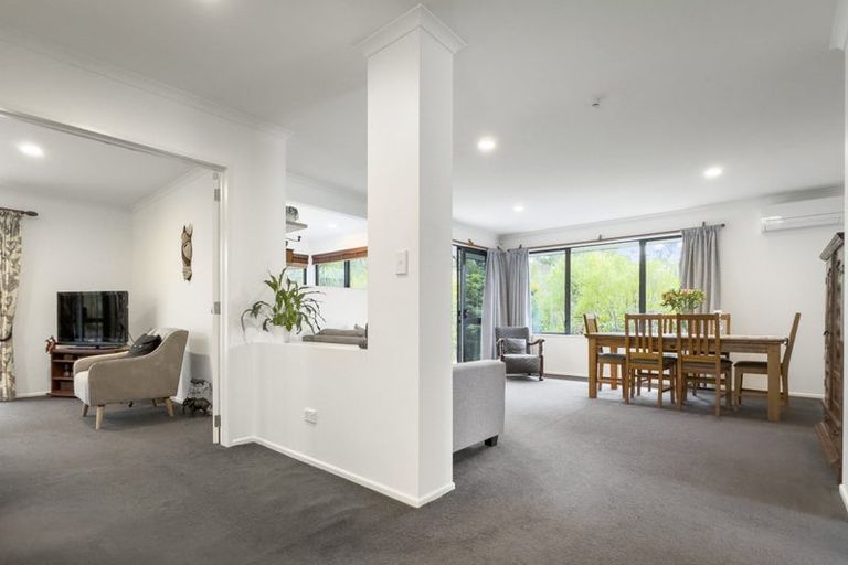 Photo of property in 11 Amber Glen, Albany, Auckland, 0632