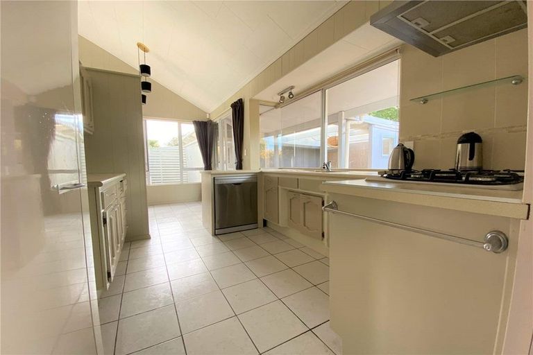 Photo of property in 2/127 Swanson Road, Henderson, Auckland, 0610