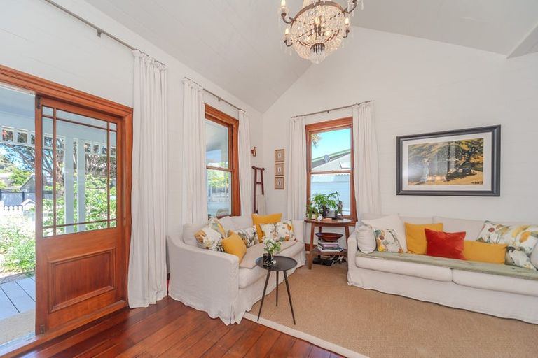 Photo of property in 1 Totara St Rona Bay, Eastbourne, Lower Hutt, 5013