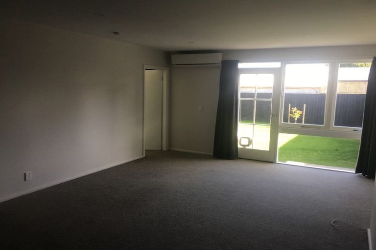 Photo of property in 2/7 Burrows Place, Ilam, Christchurch, 8041