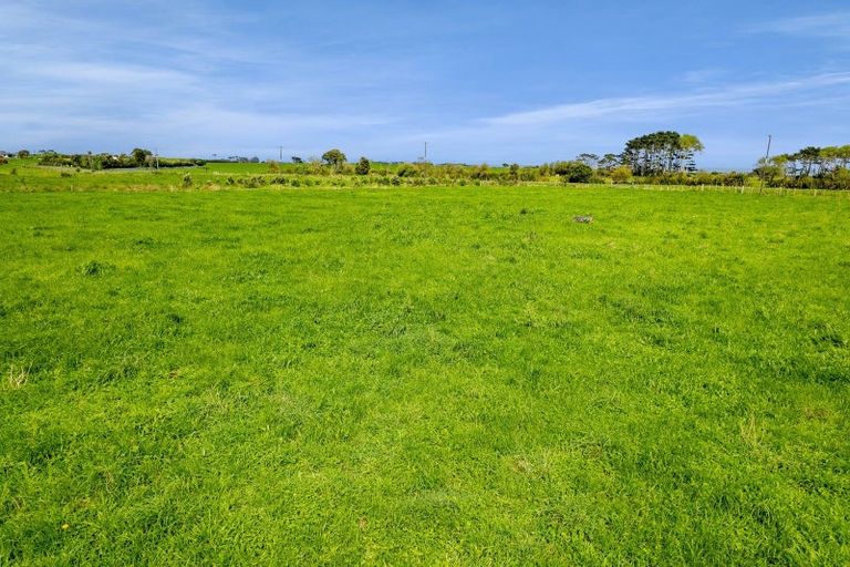 Photo of property in 7104 South Road, Warea, New Plymouth, 4381