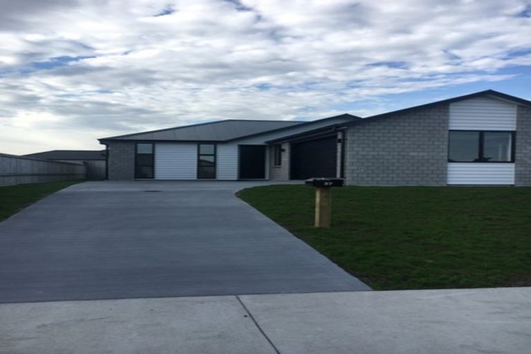 Photo of property in 37 Livingstone Drive, Papamoa Beach, Papamoa, 3118