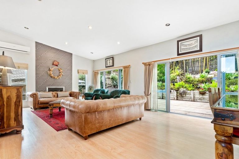 Photo of property in 6 Fernbank Lane, Greenhithe, Auckland, 0632