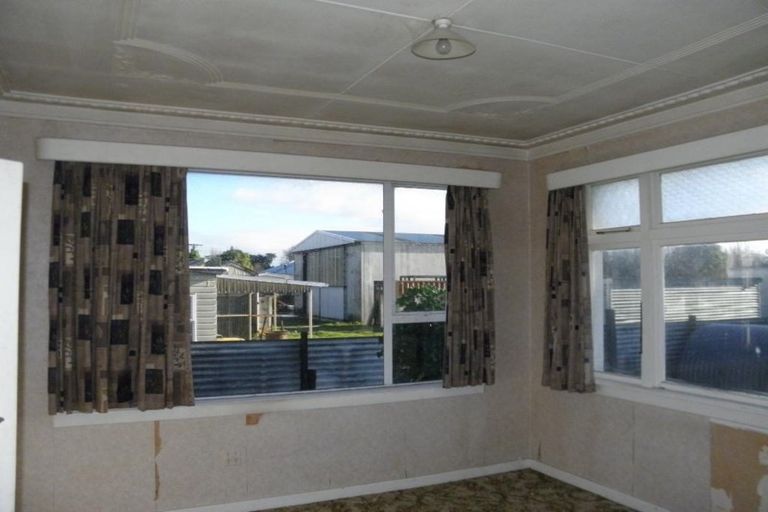 Photo of property in 13 Hunter Street, Edendale, 9825