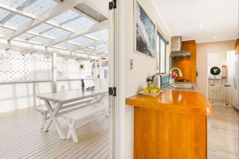 Photo of property in 2 Regatta Road, Torbay, Auckland, 0630