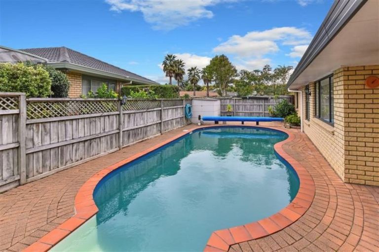 Photo of property in 71 Glenross Drive, Wattle Downs, Auckland, 2103