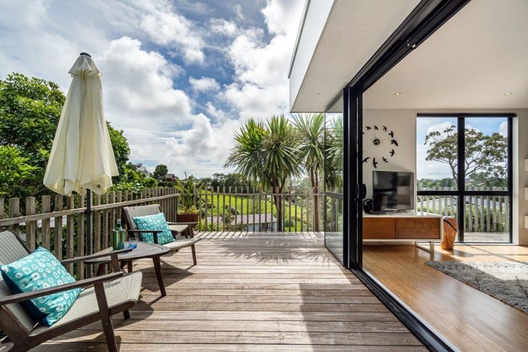 Photo of property in 15b Verran Road, Birkenhead, Auckland, 0626