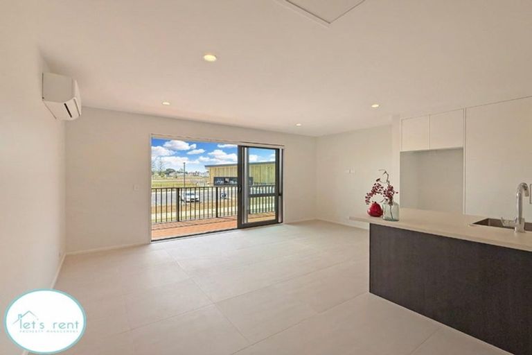 Photo of property in 2 Tara Lane, Manurewa, 2102