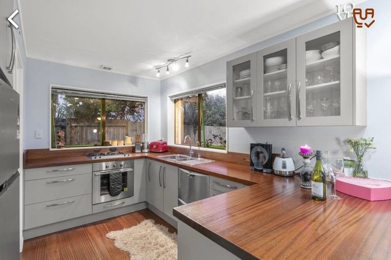 Photo of property in 2/2 Pakuranga Road, Howick, Auckland, 2010