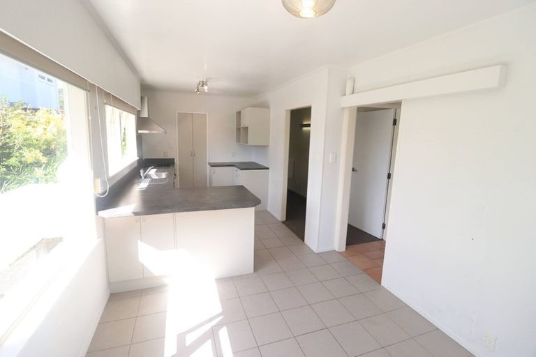 Photo of property in 1 Red Bluff Rise, Campbells Bay, Auckland, 0630