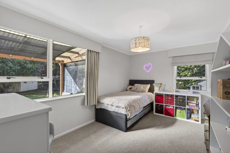 Photo of property in 25 Waiwera Place, Merrilands, New Plymouth, 4312