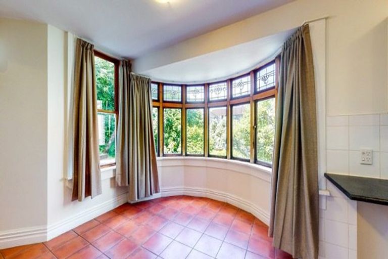 Photo of property in 56 Kelburn Parade, Kelburn, Wellington, 6012