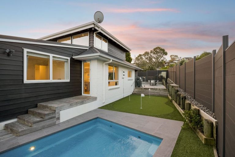 Photo of property in 34 Parr Terrace, Castor Bay, Auckland, 0620