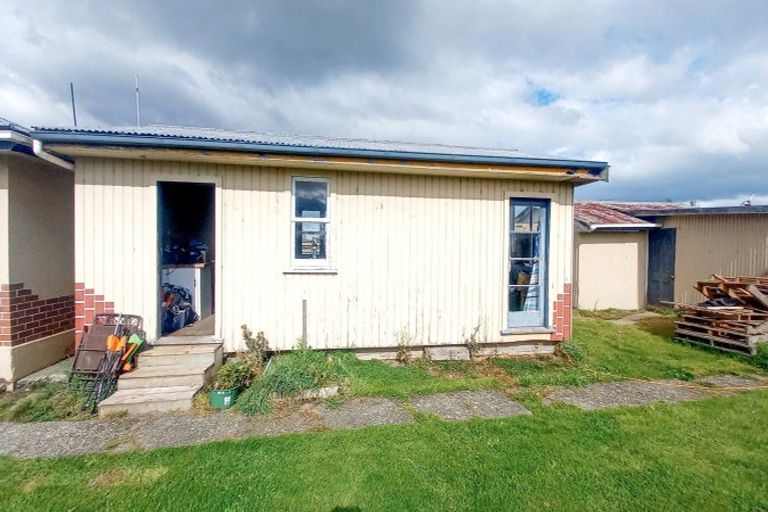 Photo of property in 21 Main Road, Tuatapere, 9620