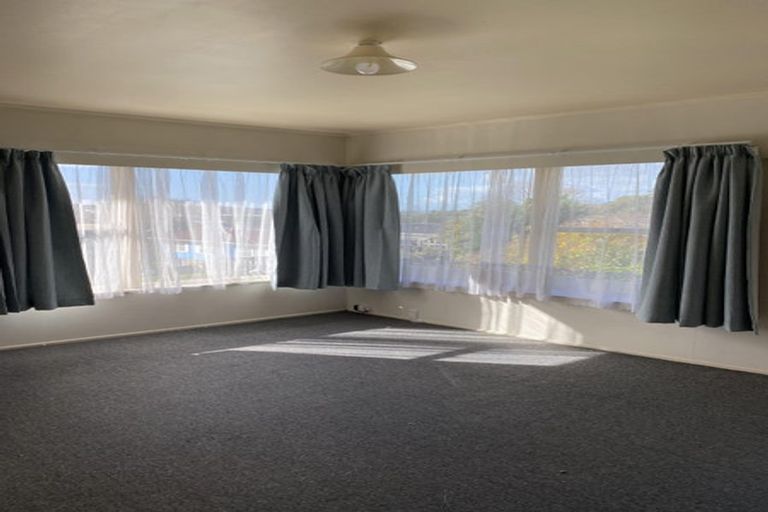 Photo of property in 36a Ayton Drive, Totara Vale, Auckland, 0629