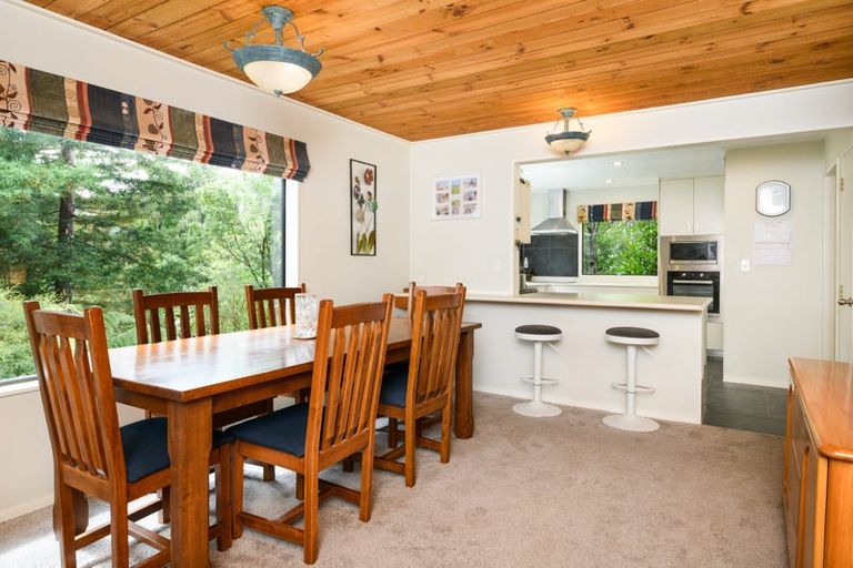 Photo of property in 43 Springdale Grove, Fitzherbert, Palmerston North, 4410