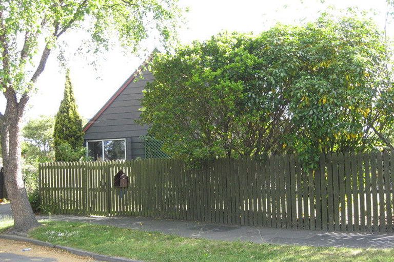 Photo of property in 6 Betula Place, Parklands, Christchurch, 8083