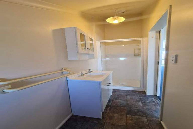 Photo of property in 2/7 Division Street, Riccarton, Christchurch, 8041