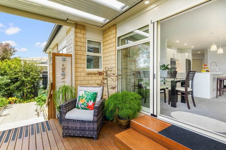 Photo of property in 10 Waitaha Close, Orewa, 0931