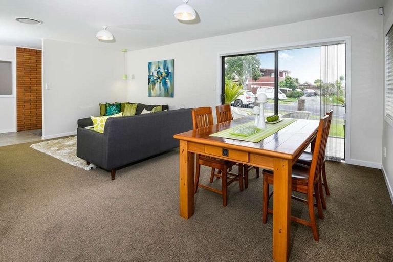 Photo of property in 72 Highland Park Drive, Highland Park, Auckland, 2010