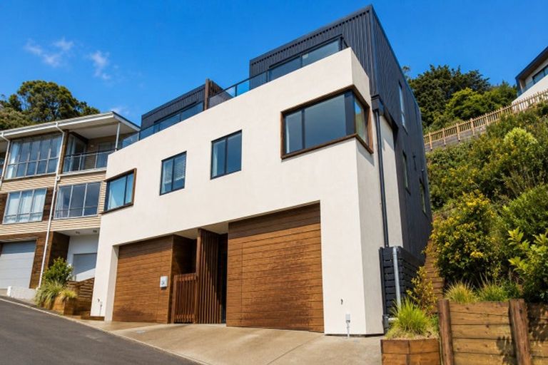 Photo of property in 52 Tiketike Way, Brooklyn, Wellington, 6021