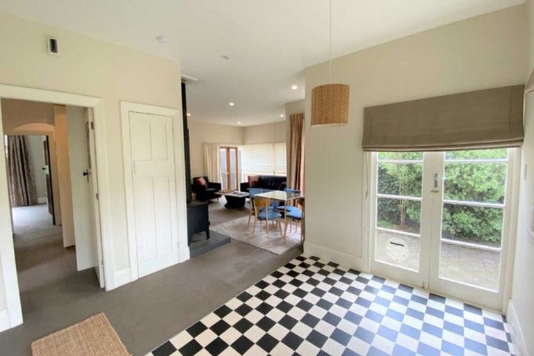 Photo of property in 19 Taupata Street, Redcliffs, Christchurch, 8081