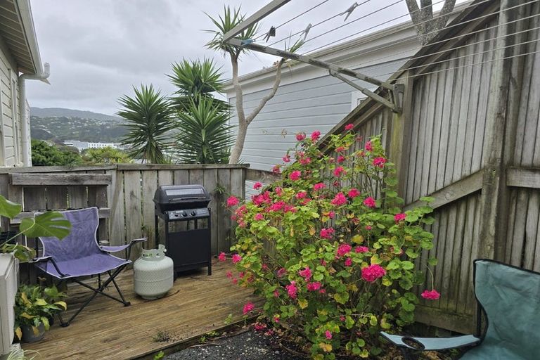 Photo of property in 35 Lawrence Street, Newtown, Wellington, 6021