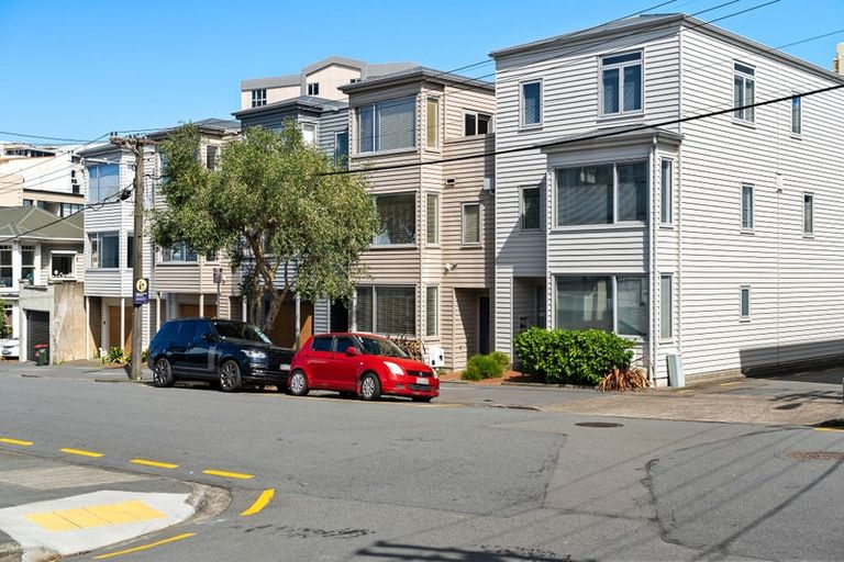 Photo of property in 2/15 Roxburgh Street, Mount Victoria, Wellington, 6011