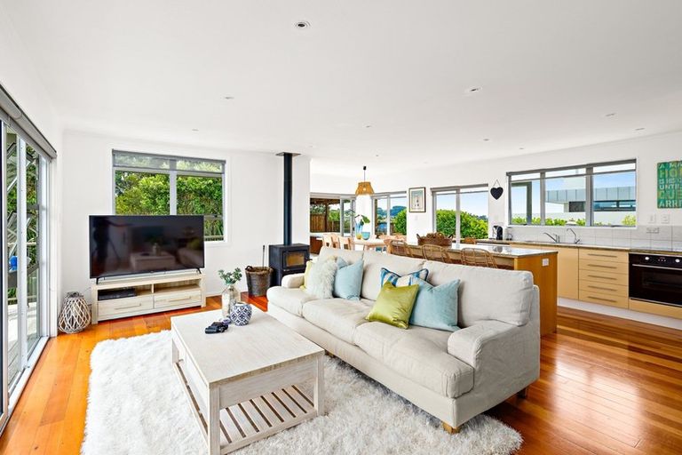 Photo of property in 29 Kendale Drive, Leigh, 0985