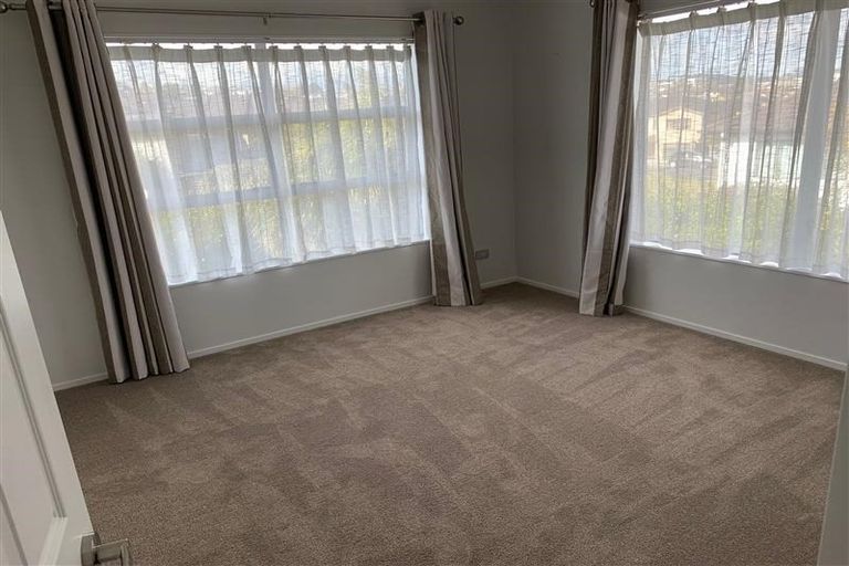 Photo of property in 6 Melmore Place, Pinehill, Auckland, 0632