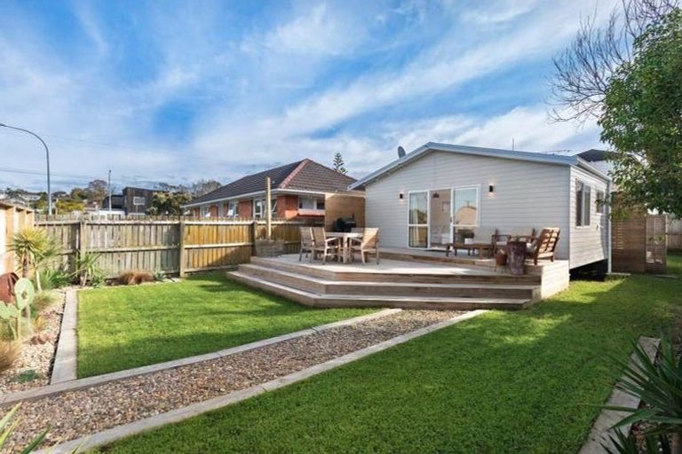 Photo of property in 1/63 Stanley Avenue, Milford, Auckland, 0620