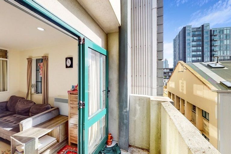 Photo of property in Courtenay Apartments, 509/120 Courtenay Place, Te Aro, Wellington, 6011