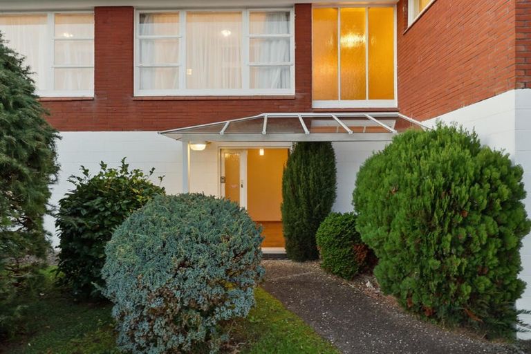 Photo of property in 16 Highlight Parade, Te Atatu South, Auckland, 0610