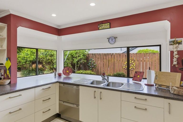 Photo of property in 11 Oakwood Grove, Paraparaumu Beach, Paraparaumu, 5032